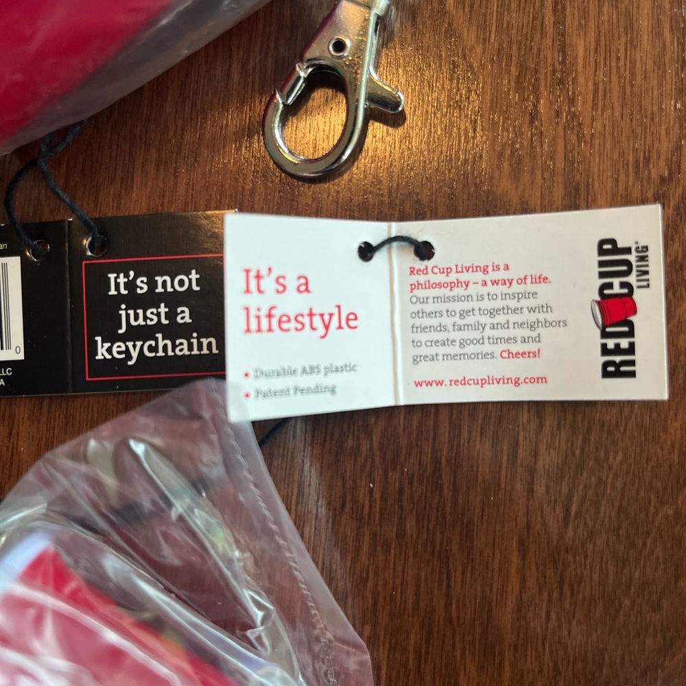 2 Red Cup Keychains!  NWT - Picture 3 of 3